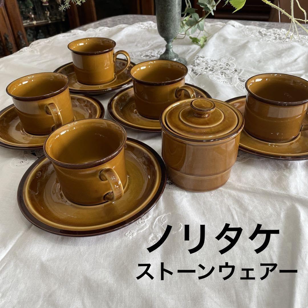 希少♦️陶磁器♦️アンティーク カップ・ソーサー＆シュガーポットセット♦️送料込 希少☆陶磁器☆アンティーク カップ・ソーサー＆シュガーポット